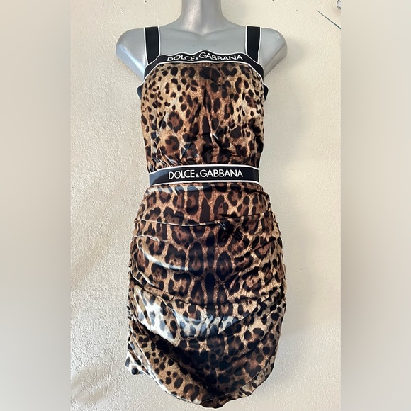 This Dolce & Gabbana 100% SILK
leopard-print ruched bodycon mini dress - Picture 4 of 16